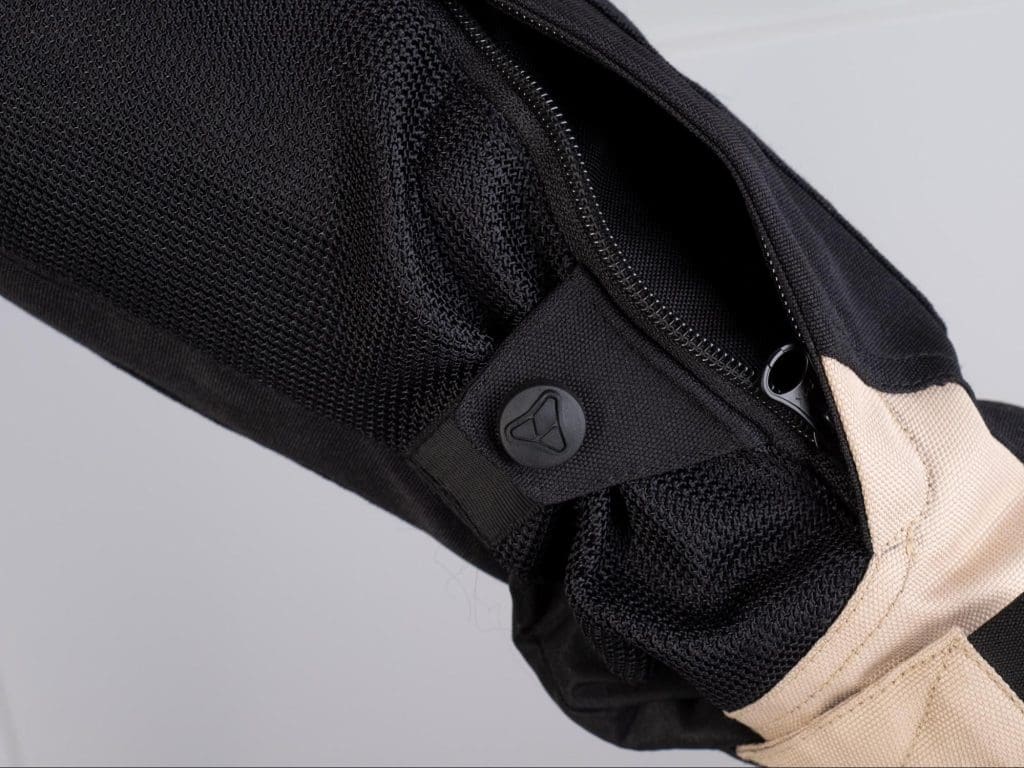 飞行员Motosport Elipsol空气套特写镜头的手臂拉链隐形口袋里
