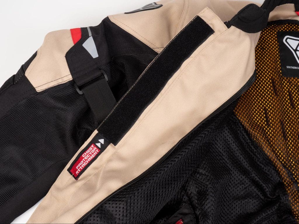 飞行员Motosport Elipsol空气套特写镜头的维可牢护胸附件内部的夹克