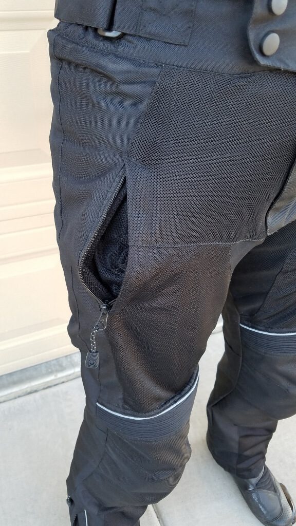 运动Cappra排气纺织裤子正面和侧面的拉链袋在臀部