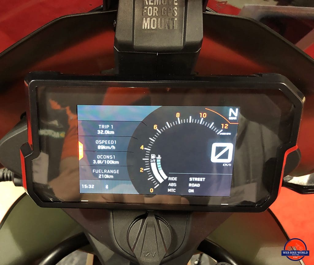 2019 KTM 790 Adventure R显示屏。