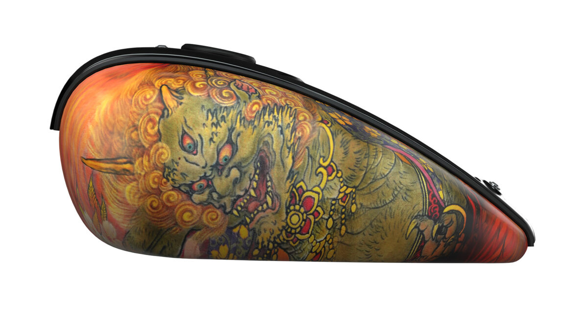 由横滨纹身艺术家Shige设计的印度酋长坦克的特写
