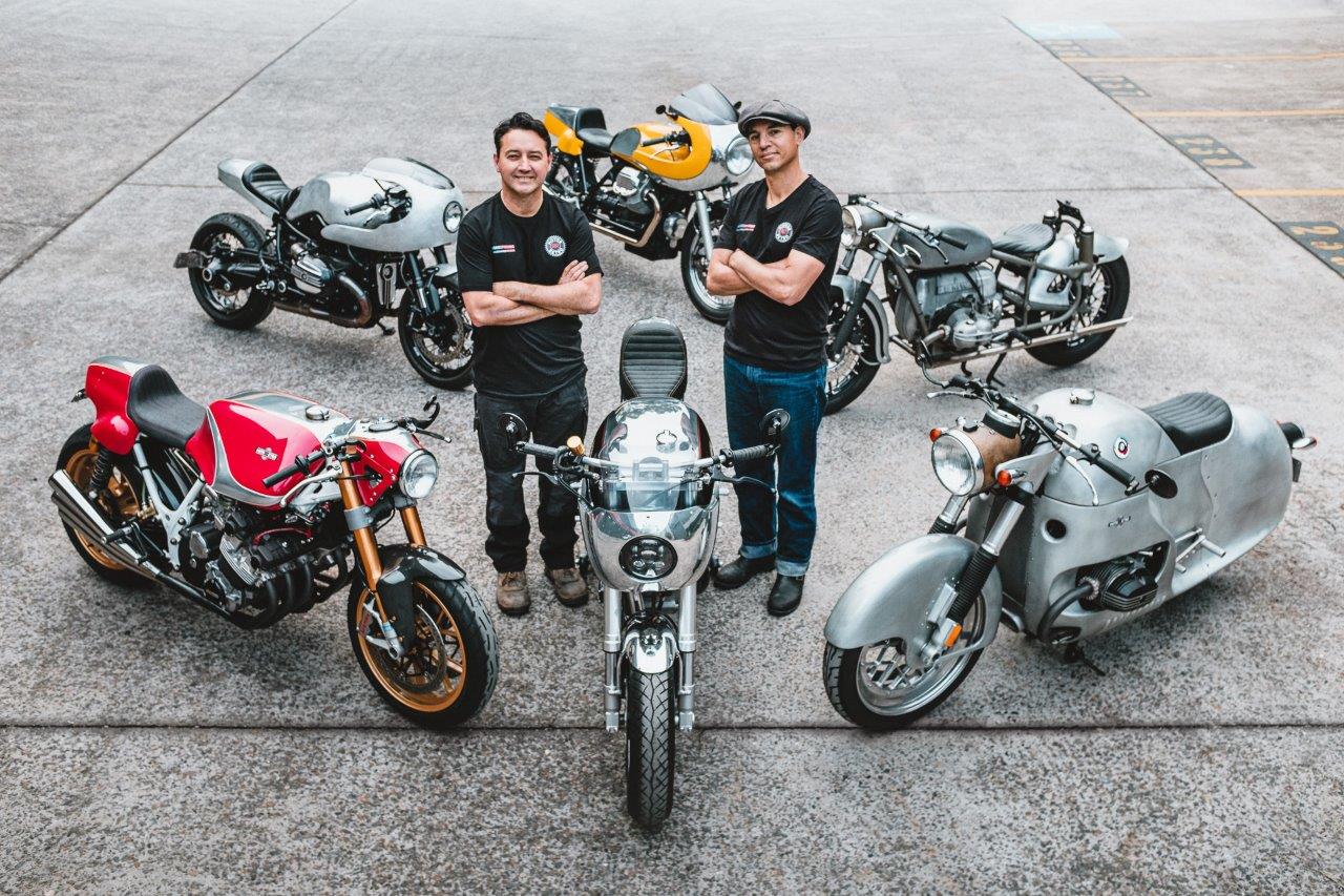 来自悉尼MotorRetro的Vaughan & Georgio被他们自己的定制摩托车包围的自上而下视图