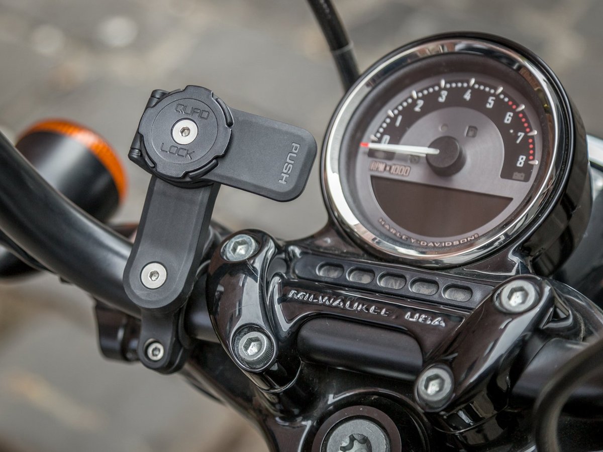 一个视图的摩托车手机安装可从四锁