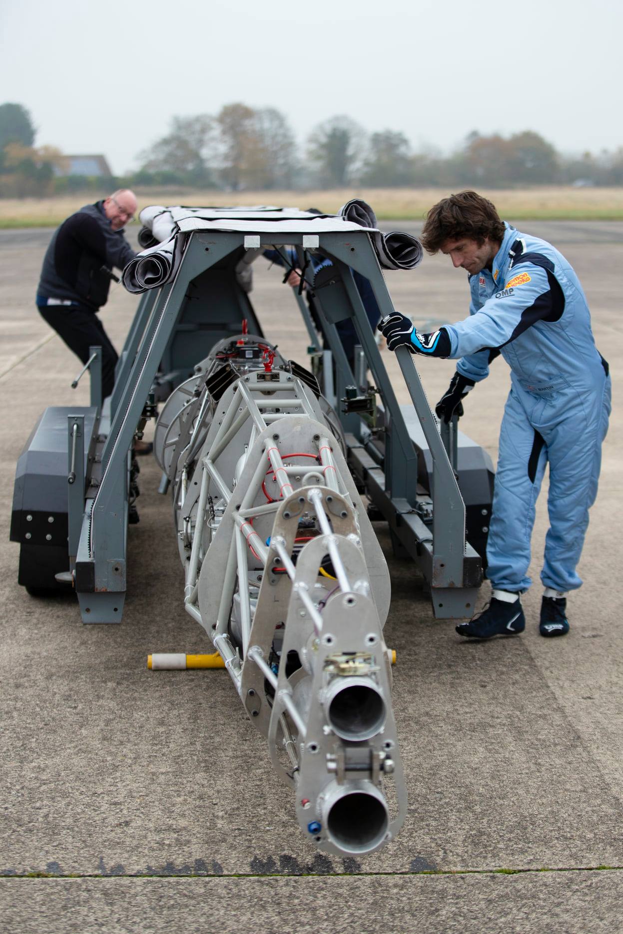 盖伊·马丁驾驶着52 Express——一架30英尺长的流线型飞机，使用了劳斯莱斯宝石直升机50年历史的涡轮发动机——试图在2023年1月在玻利维亚打破世界陆地速度纪录。媒体:第二轮测试运行已完成