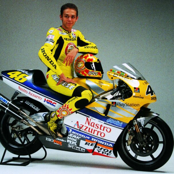瓦伦蒂诺·罗西NSR500——一辆自行车,他跑的时候他是一个2001年本田团队的一部分